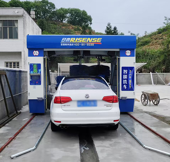 湖北加油站安装日森龙门往复式洗车机